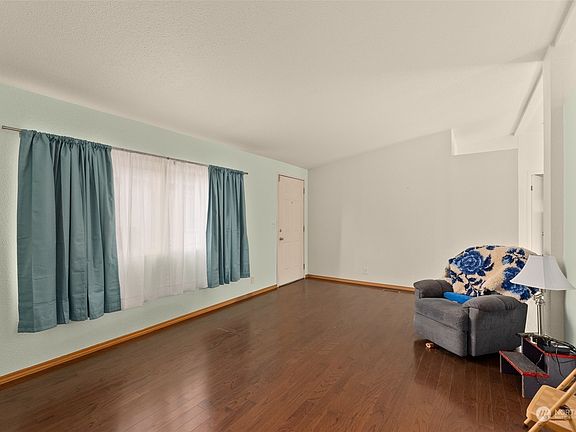 3rd image of 201 W Oakview Avenue #90