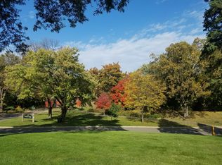 216 Paisley Ln, Golden Valley, MN 55422