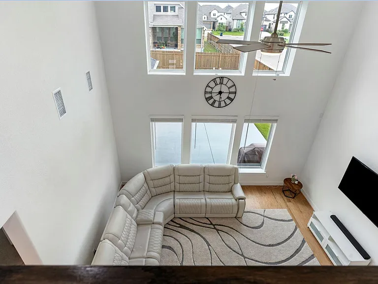 300 Hollister Dr — Photo 31