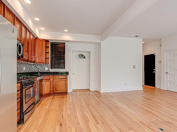 5th image of 1216 W Thorndale Ave
