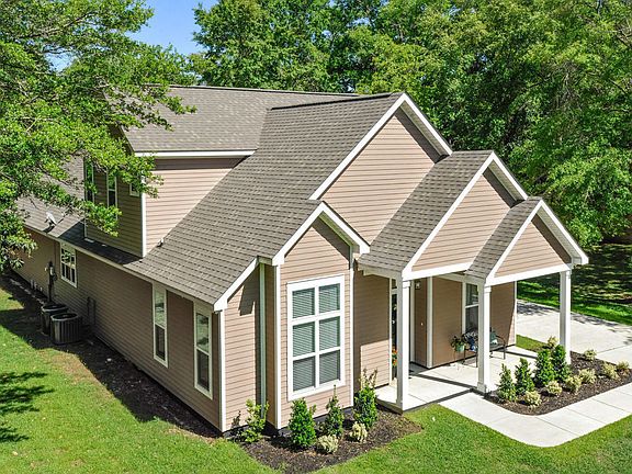 3rd image of 216 White Blvd