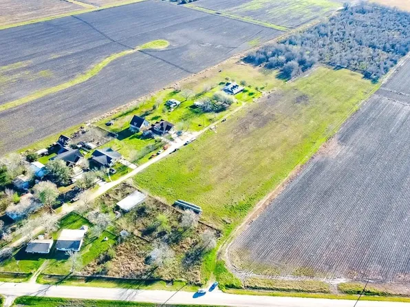 514 Darst Rd, Beasley, TX 77417