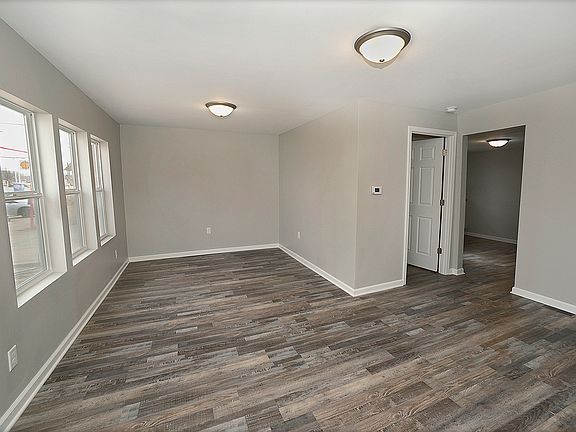 2nd image of 1517 La Salle St