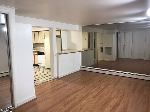 3rd image of 640 Franklin Ave Unit B3