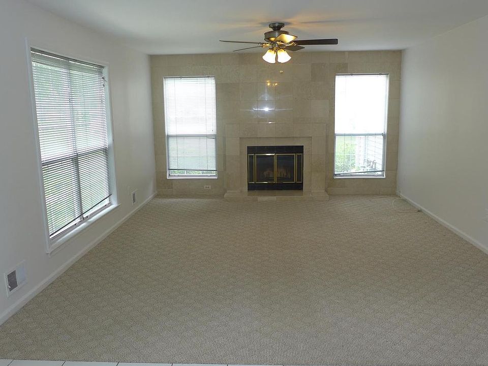 2nd image of 20 Colebrook Ct