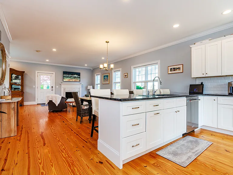 19 Eustis Ave — Photo 4