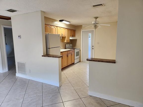 3rd image of 3205 SW 15th Ave APT B