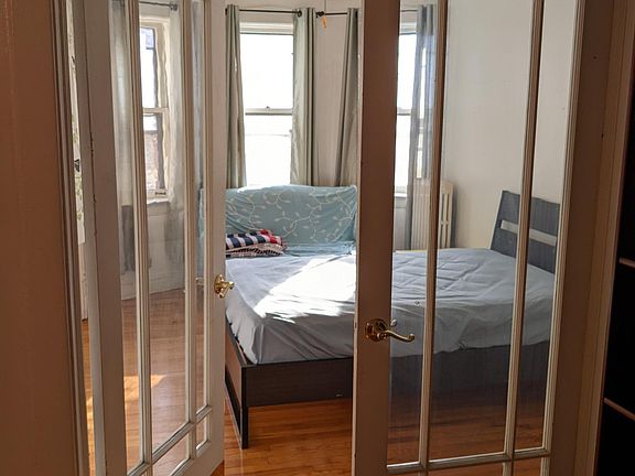 3rd image of 423 Wisconsin Ave APT 1W