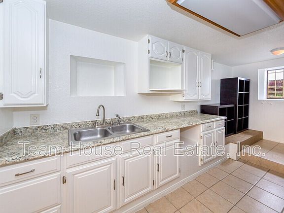 5th image of 5845 S Mansfield Ave #B