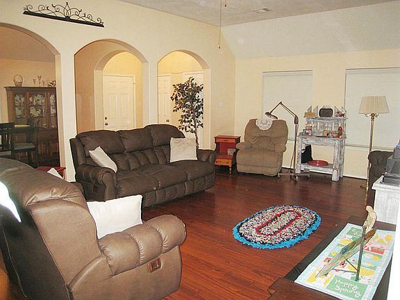 Huge living area 25x15