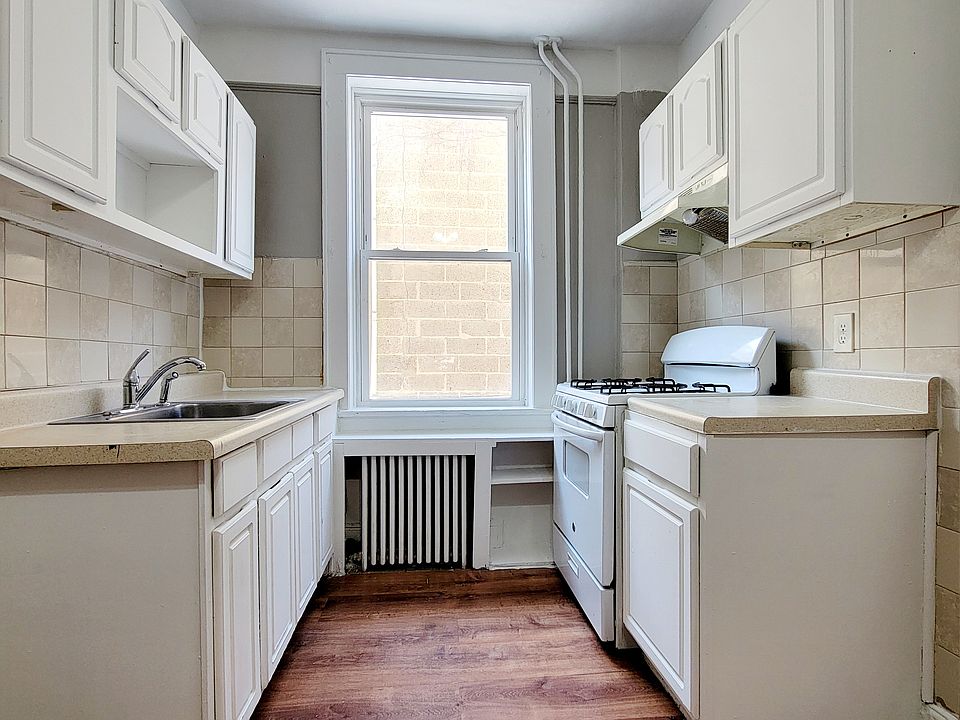 1st image of 221 Palisade Ave #1