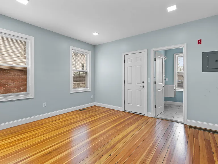 18 Trenton St — Photo 9