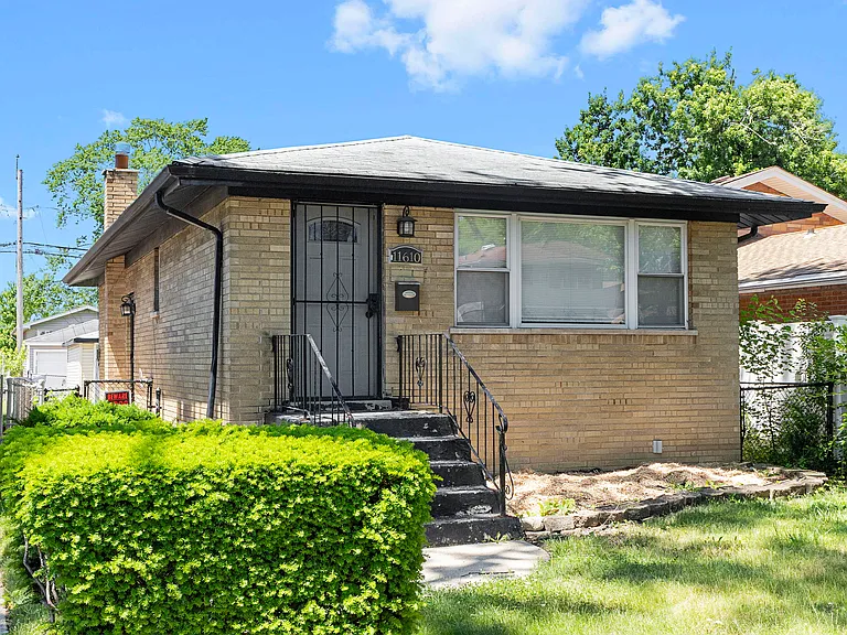 11610 S Aberdeen St — Photo 1