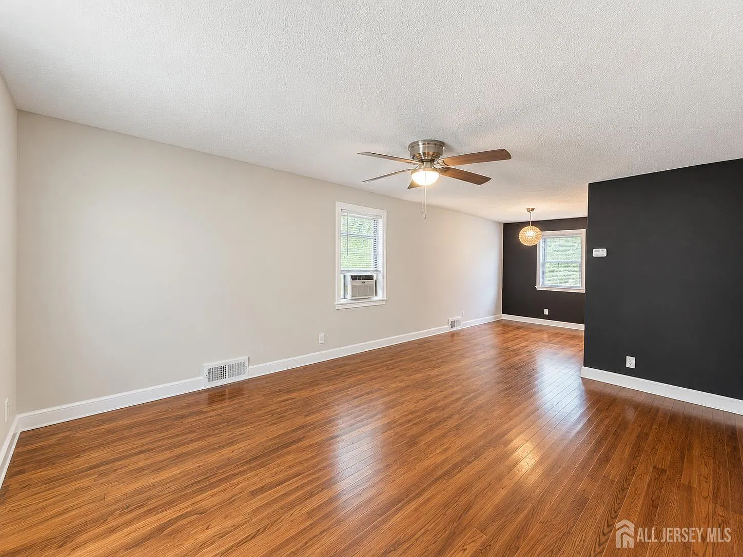 2 bed, 1.0 bath, $2,250 — Photo 2