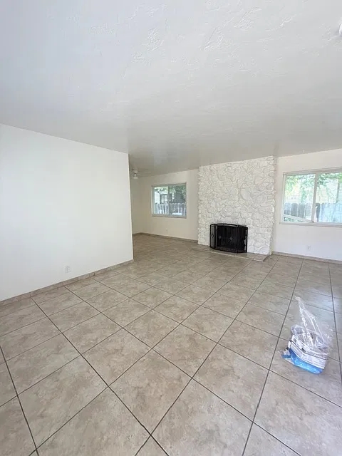 2 bed, 900 sqft, $1,395 — Photo 3