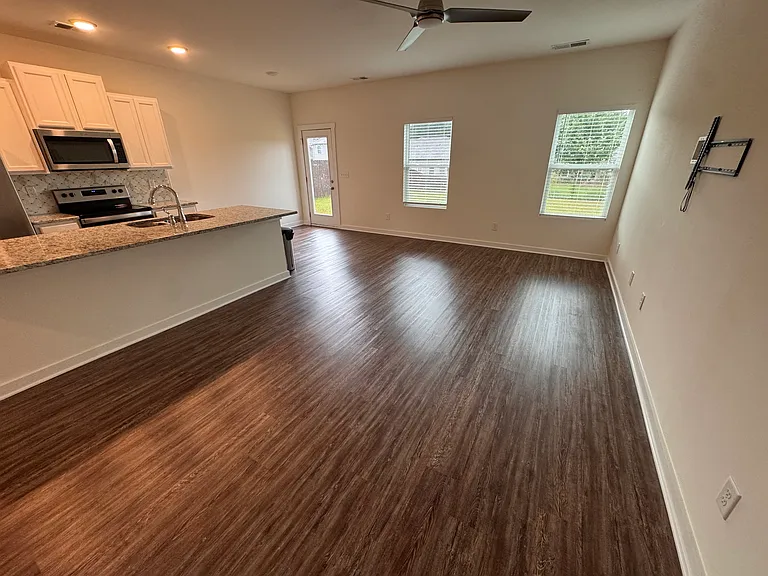 3215 Northfield Ln — Photo 8