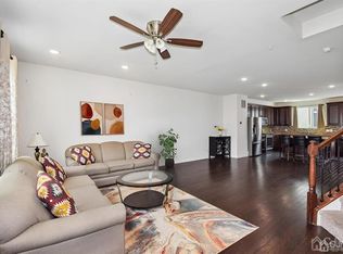 21 Green St, North Brunswick, NJ 08902
