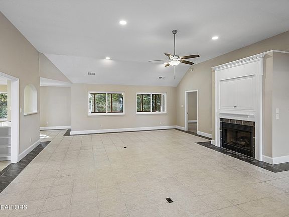 4th image of 2405 Ashbridge Ln
