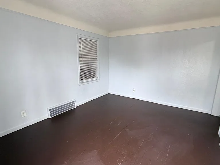 18703 Waltham St — Photo 2