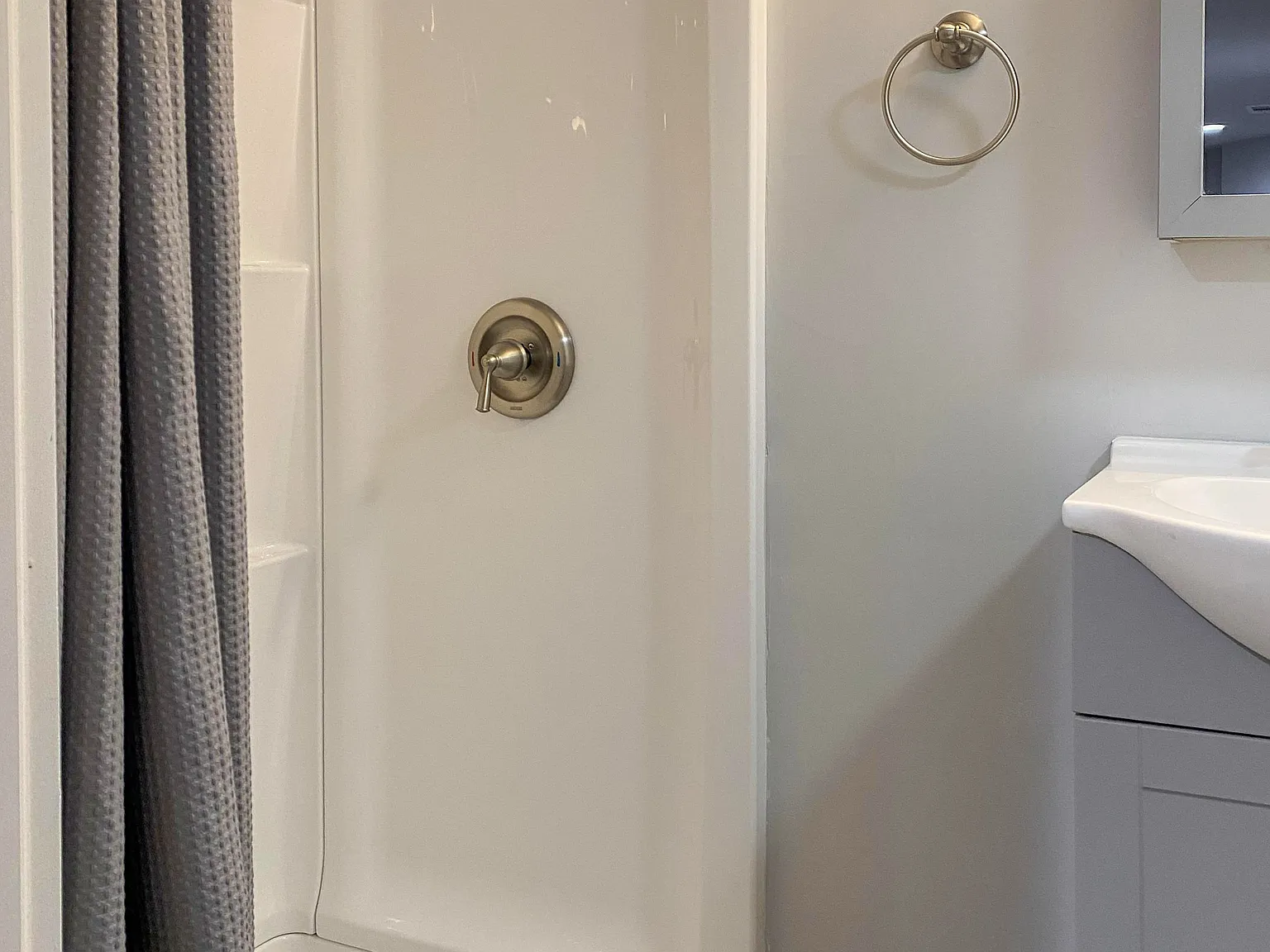 4 bed, 2.5 bath, 2040 sqft, $845 — Photo 2