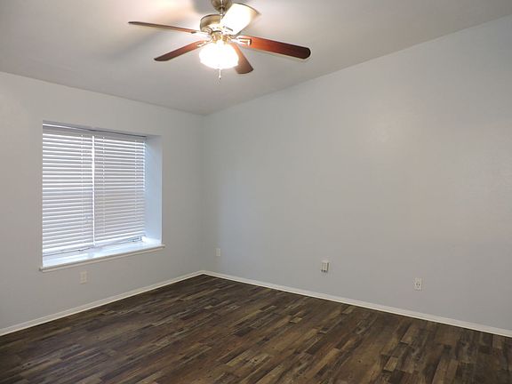 3rd image of 7820 Oak Forest Pl