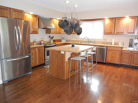 3rd image of 830 Cottonwood Creek Dr