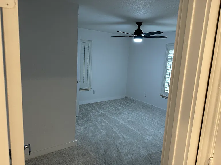 305 College St — Photo 4