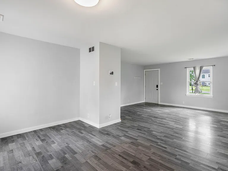 11969 Vistula Rd — Photo 3