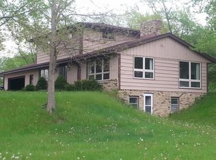W304S10391 Lakeview Dr, Mukwonago, WI 53149