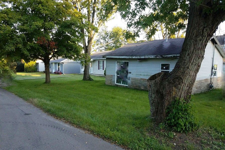 2nd image of 823 W Perkins St