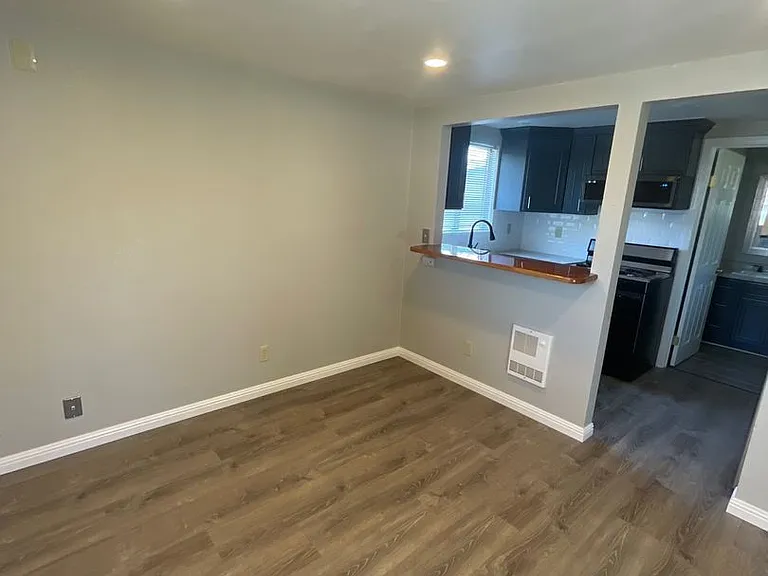 33 N Pearl St — Photo 3