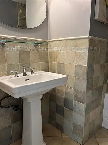 158 SW 96th Ct — Photo 3