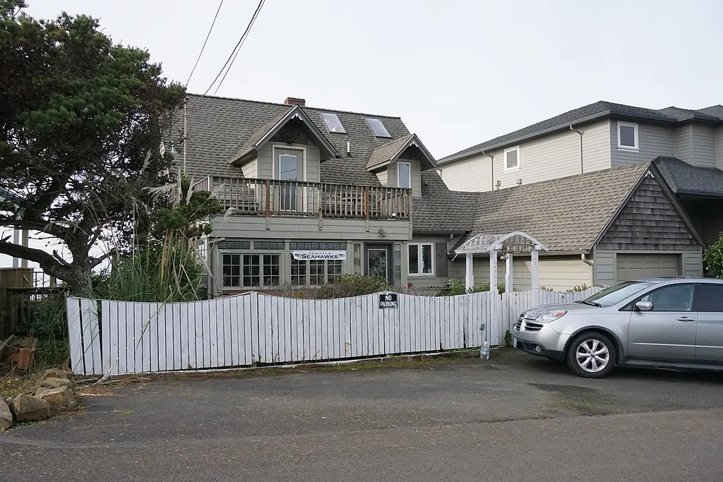 2575 SW Anchor Ave photo 1
