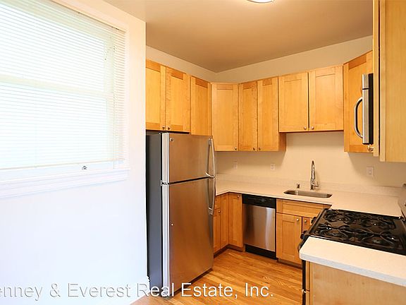 3rd image of 1300 Golden Gate Ave #208