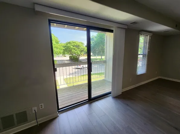 30535 W Forteen Mile Rd, Farmington Hills, MI