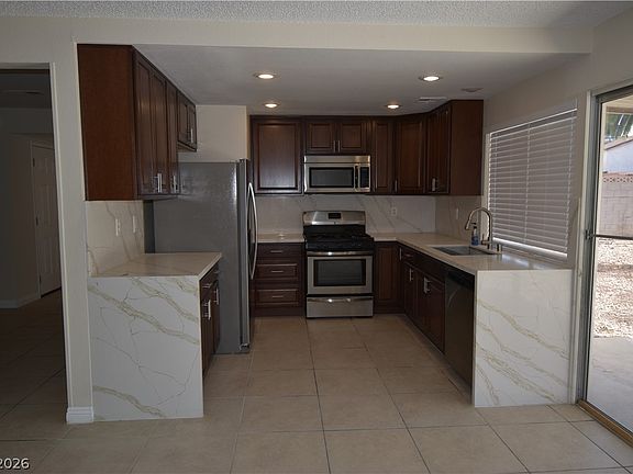 3rd image of 4015 Ridgewood Ave