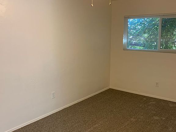 5th image of 4373-4375 Rosebud Ln #4375-D