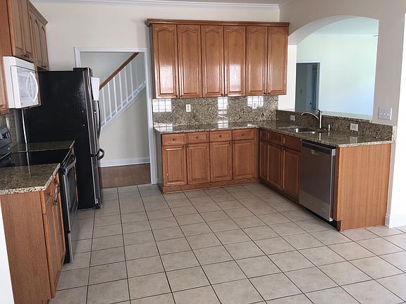 5th image of 110 Middleton Pl #110