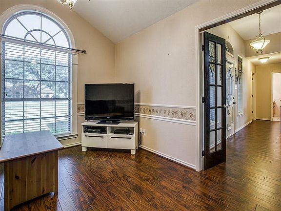5th image of 1077 Country Oaks Dr