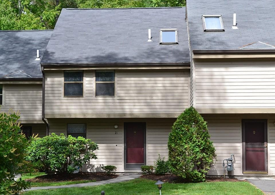 2nd image of 21 Greenwood Village St