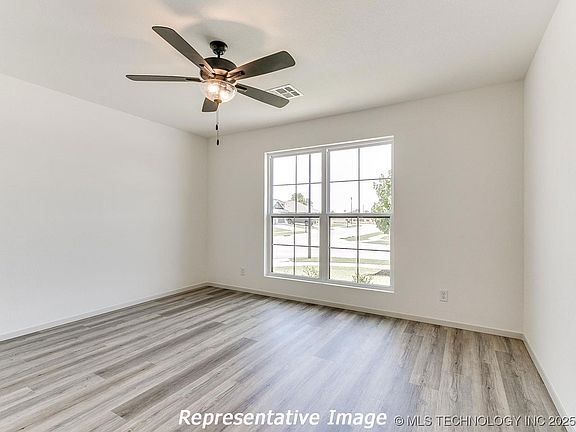 5th image of 3481 E 153rd St