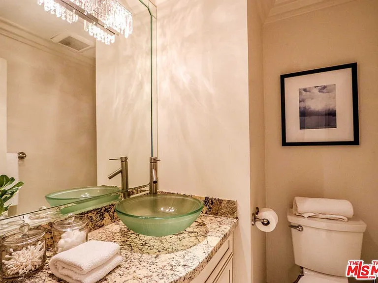 121 S Palm Dr #404 — Photo 11