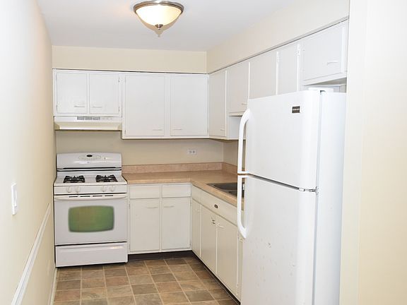 4th image of 2521 Thatcher Ave APT 3G