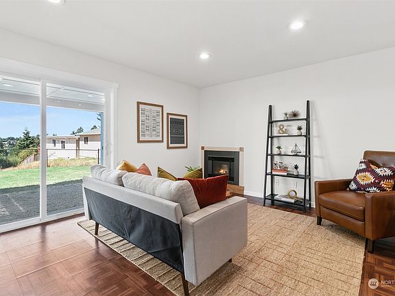 5th image of 3116 44th Avenue NE