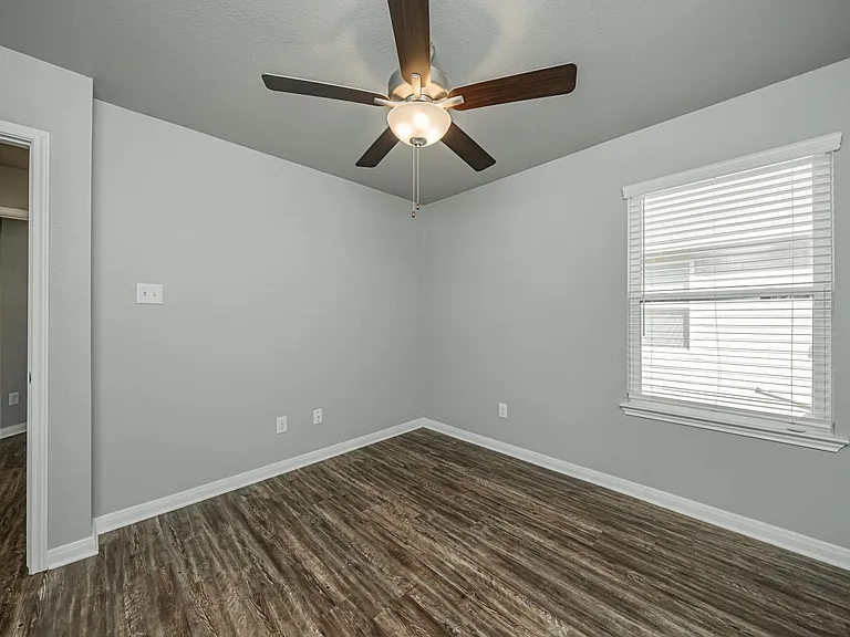 525 Fallbrook Dr — Photo 32