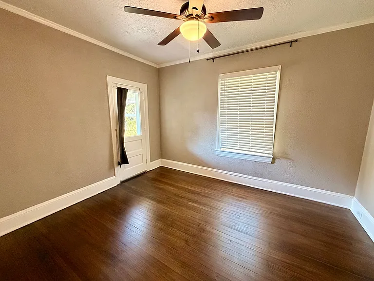 1050 Edgar Ave — Photo 8