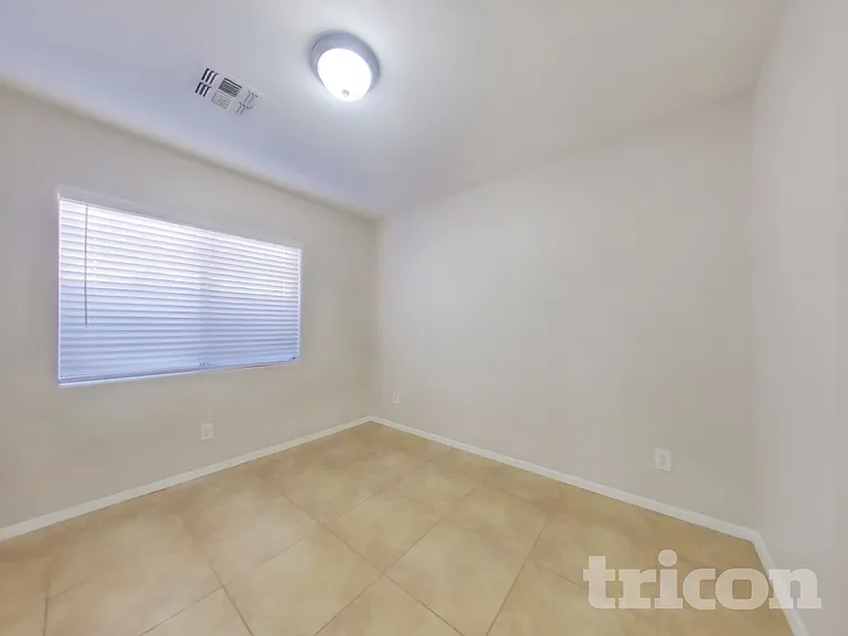 12911 W Voltaire Ave — Photo 11