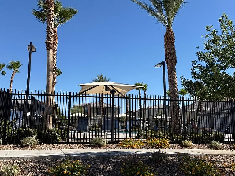 2726 Atomic Tangerine Way #2 — Photo 32