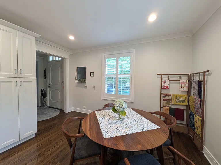 2741 Lincolnwood Dr — Photo 8