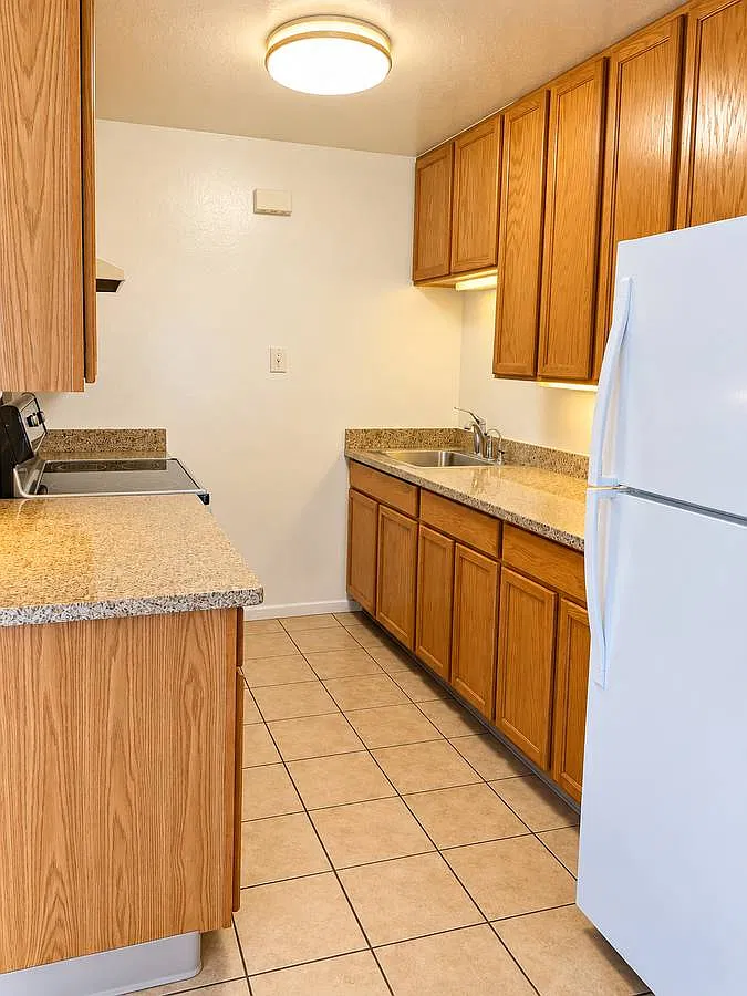 225 Couch St — Photo 2